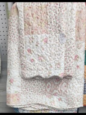 Floral Patchwork Cotton Quilt - Pink & Cream